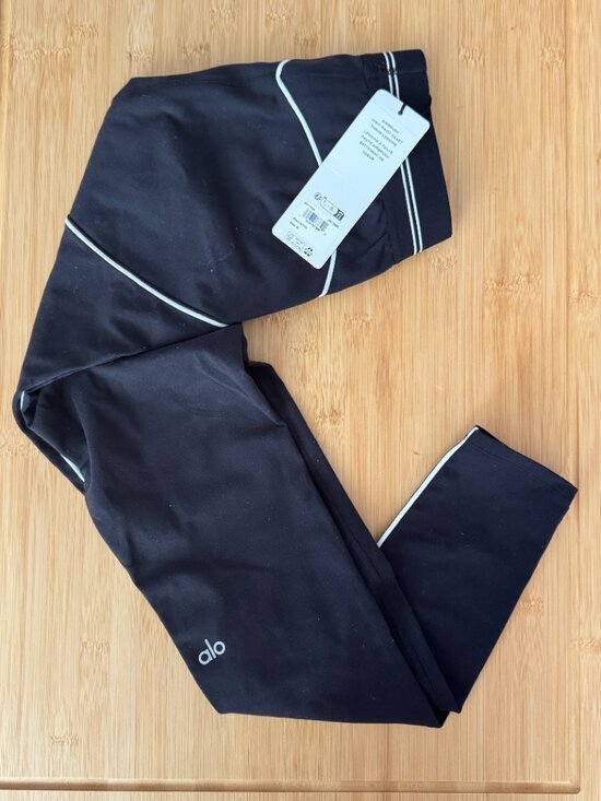 ALO Yoga Pants - Alo Yoga Airbrush High-Waist Heart Throb FULL LENGTH Legging Black/White Size M